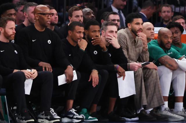 绿军两连败暴露核心真空，怀特与布朗苦撑波尔津吉斯离队后尼克斯乘胜追击