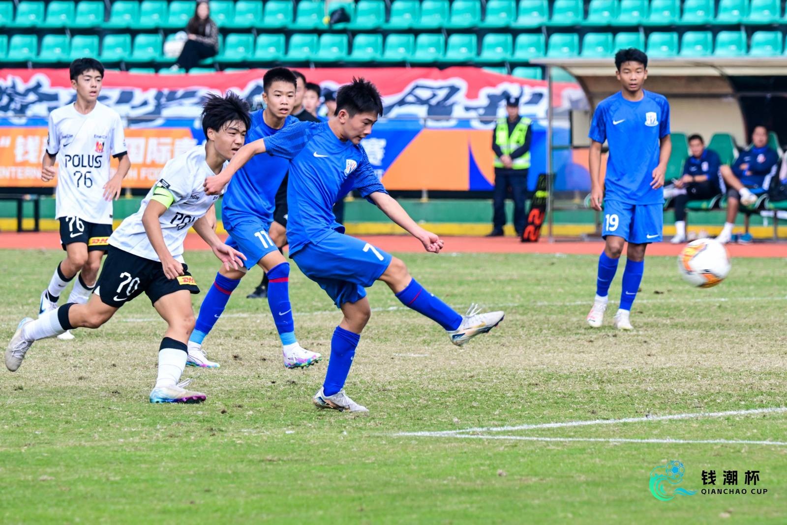 上海申花U14稳坐钱潮杯头把交椅，浦和红钻2-0甩开竞争对手