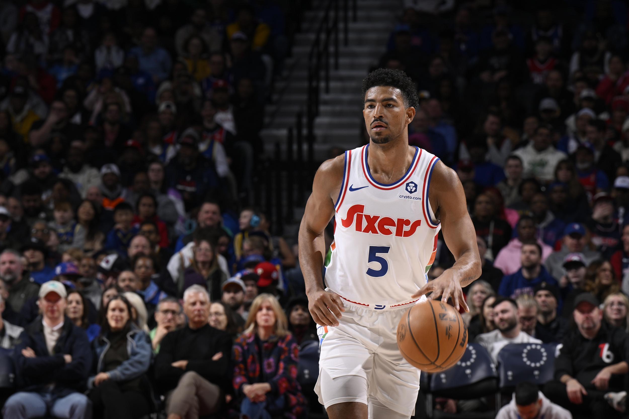 格莱姆斯关键三分助76人125-121险胜黄蜂，纳斯战术真有料