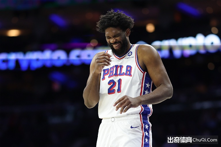 恩比德有限时20分钟砍20分，76人125-121险胜黄蜂展现韧性
