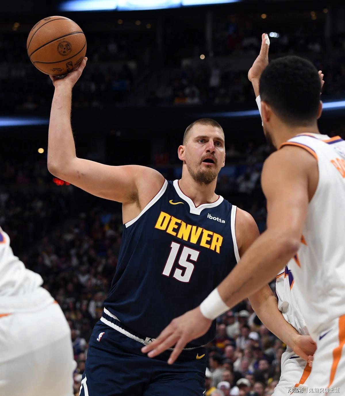 约基奇三双施压太阳！丹佛掘金133-111大胜，布克控卫转型成灾难