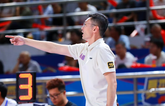 赵睿离队震荡CBA，新疆男篮薪火相传只靠年轻化和纳塔尔？