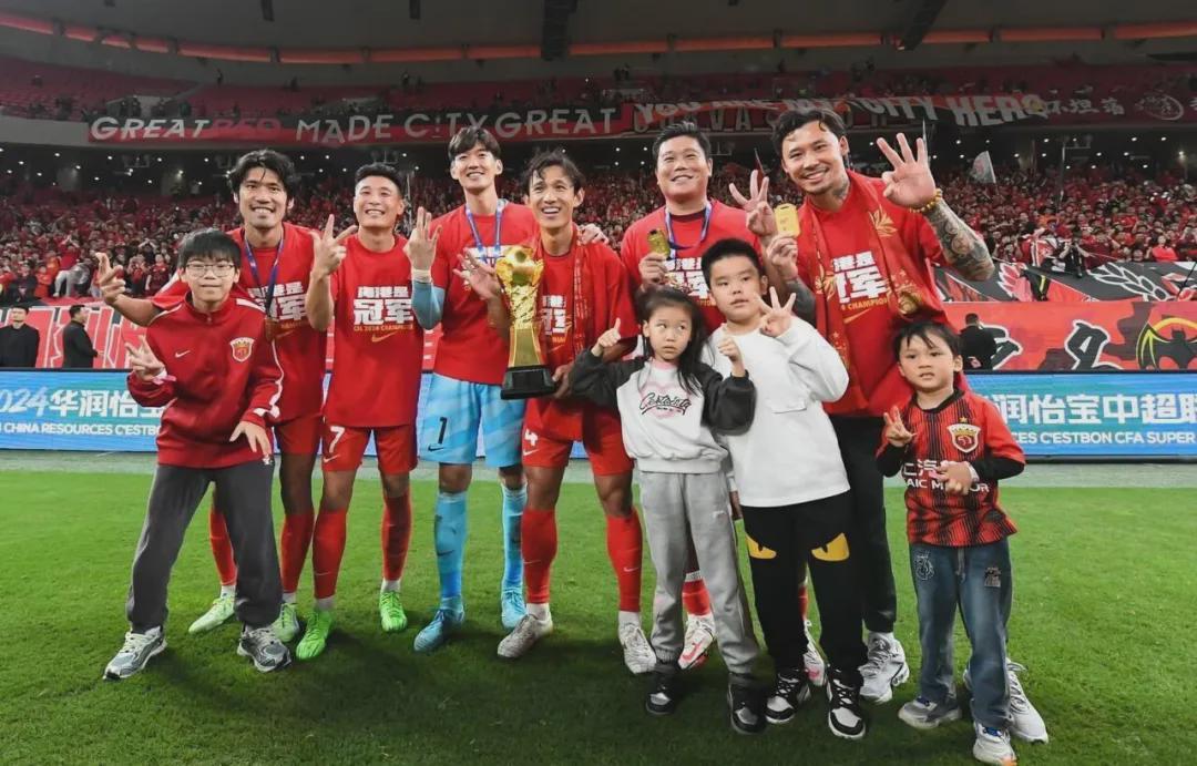 中超三巨头混战！上海海港惨遭3-1逆转突破，亚冠放弃惹争议