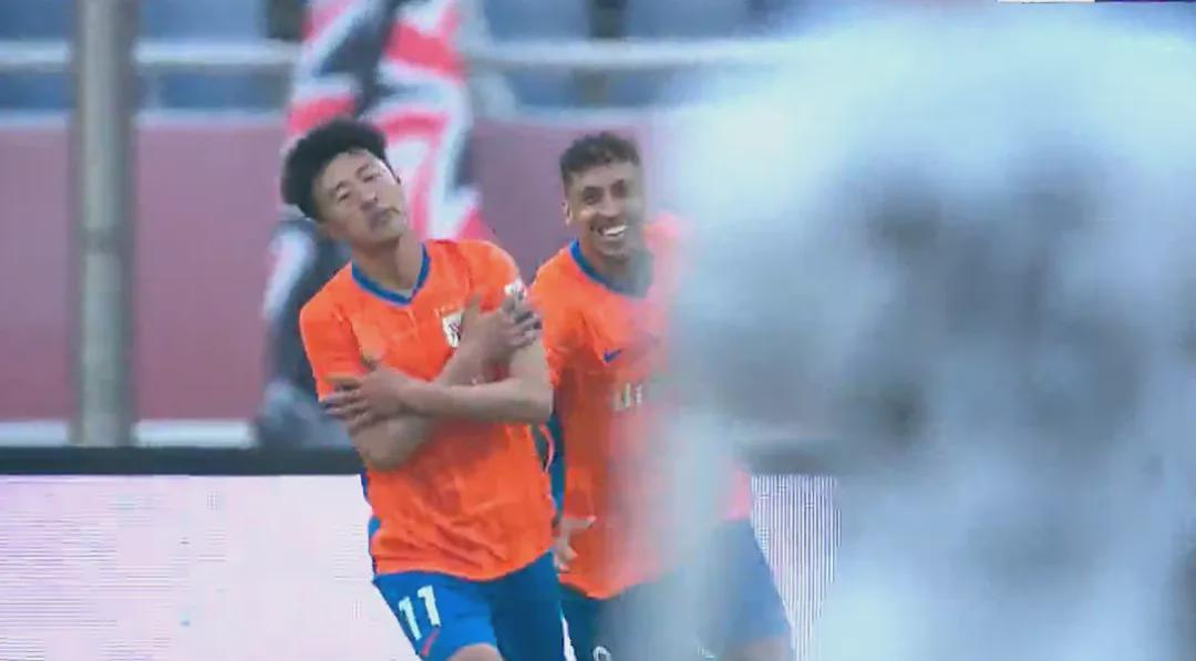 瓦科24球领跑射手榜！鲁能3-1逆转海港锁定中超焦点战