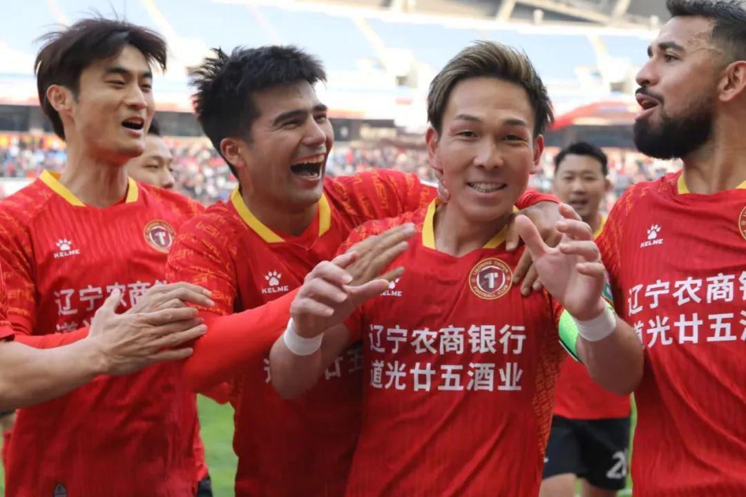 辽宁铁人1-0锁定中甲冠军，邦本4球助力8年等待终于冲超