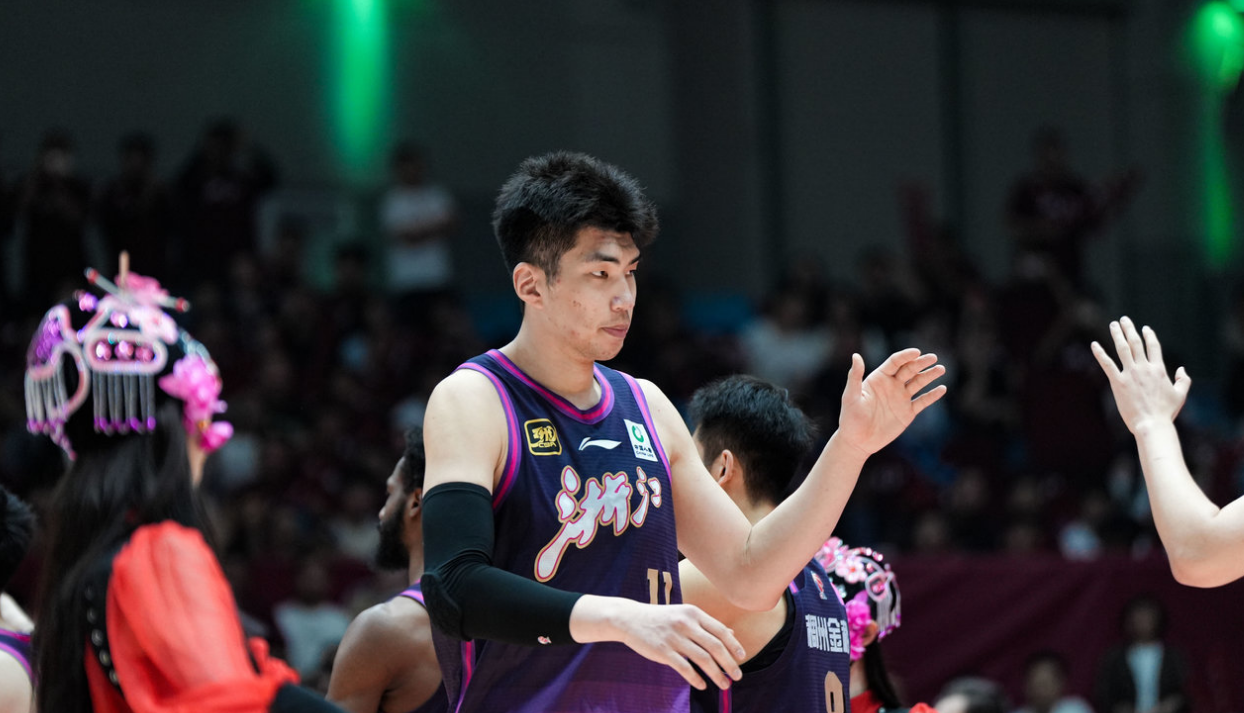 余嘉豪西乙12分爆发，杨瀚森NBA扣篮点燃中锋自救战！