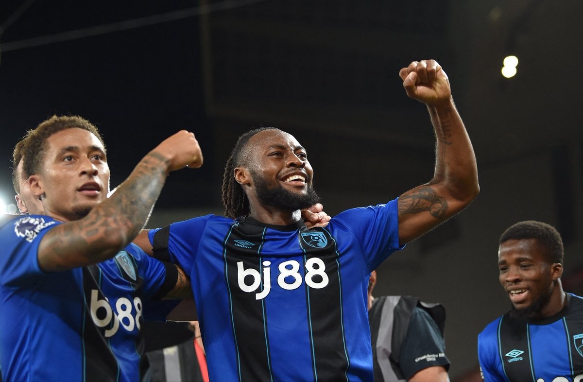 曼联热刺双雄5000万报价遭拒，伯恩茅斯坚守阵地英超激战继续