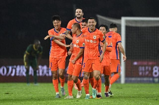 山东泰山3比1逆转上海海港，中超争冠局势剧变