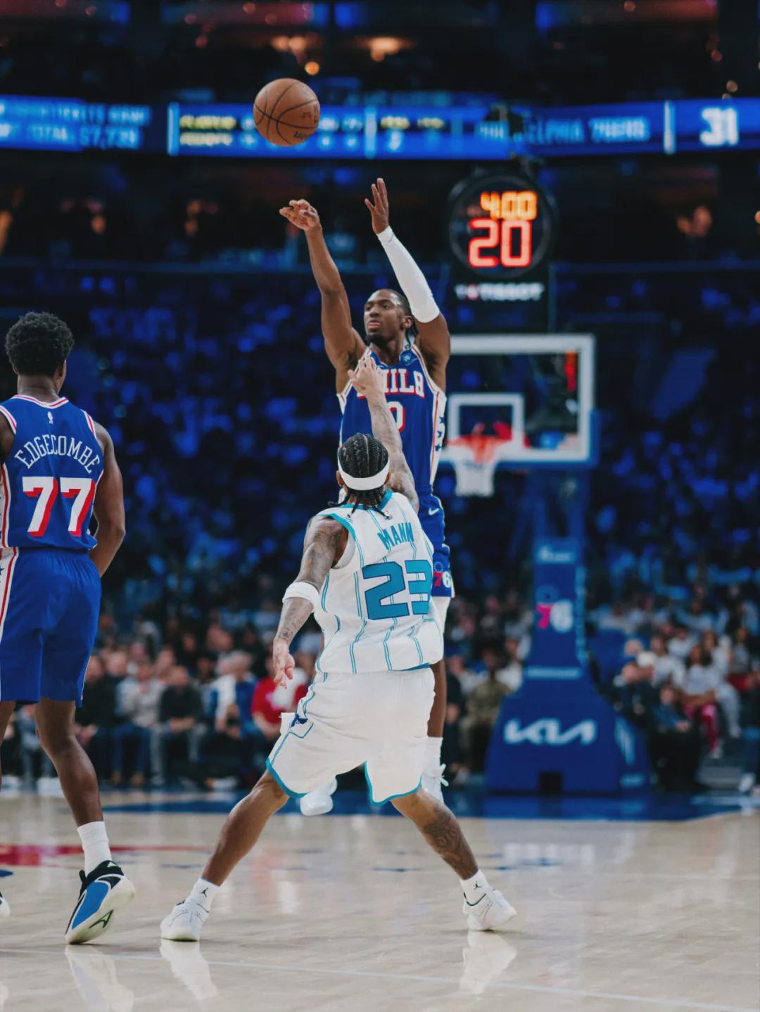 76人125-121险胜黄蜂,探花埃奇库姆34分点燃NBA新秀未来