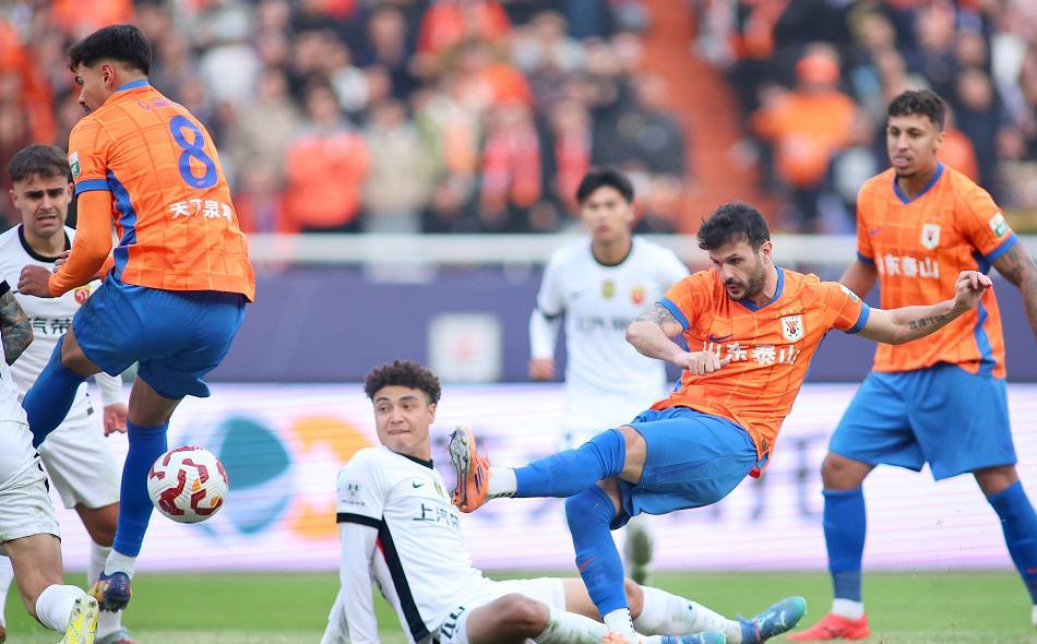 韩鹏调度制胜！山东泰山3:1逆转上海海港 荆棘赛季中超激战升级