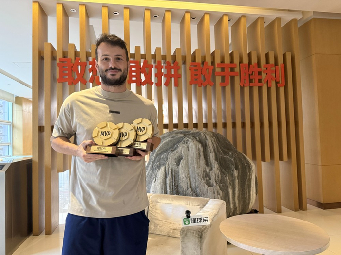 瓦科16球挺进中超前四，山东泰山3-1碾压上海海港震惊榜首