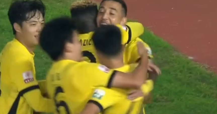 中超第28轮：成都蓉城客场1-0落后戴维森破门，德尔加多失误成断层关键