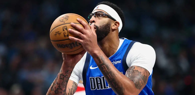 独行侠两连败浓眉场均24.5分13板却成牺牲品，基德阵容混乱难挽狂澜