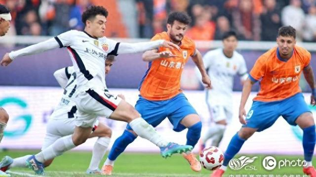 中超收官倒数！上海海港客场1-3负山东泰山，争冠金身遭重创
