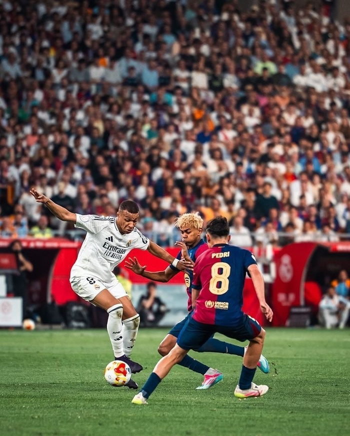 姆巴佩8场对决巴塞罗那狂轰11球，法甲巨星的巴萨噩梦继续加深