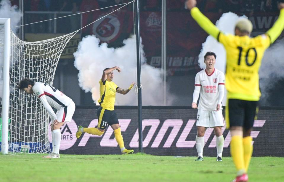 中超28轮蓉城2-2绝平西海岸，费利佩压哨进球仍甩不开海港一分