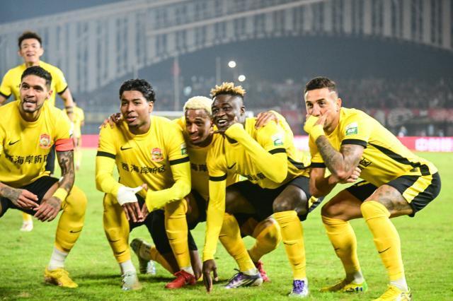 中超惊魂2-2:戴维森双响助西海岸绝平,费利佩祭头球逆袭成都蓉城