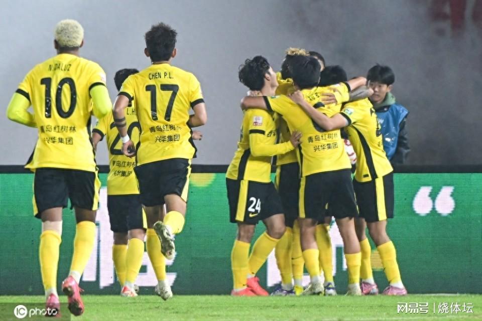 中超第28轮：成都蓉城2-2硬怼青岛西海岸 戴维森双响未掩败局