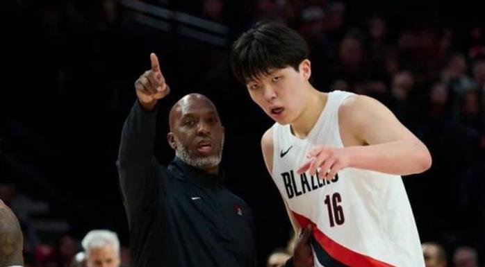 NBA开拓者20分大胜勇士，杨翰森却被主教练冷藏引爆争议