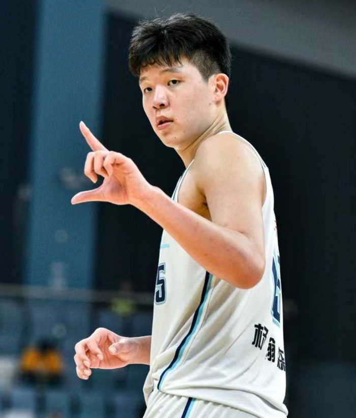 杨瀚森首秀制造挡拆震荡，森林狼防线在NBA被撕裂