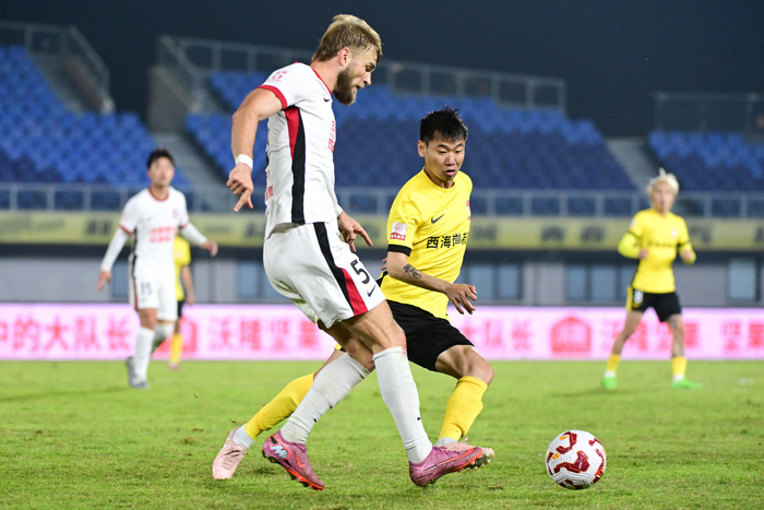 中超焦点战：青岛西海岸2比2顽强逼平成都蓉城，蓉城争冠路再现坎坷
