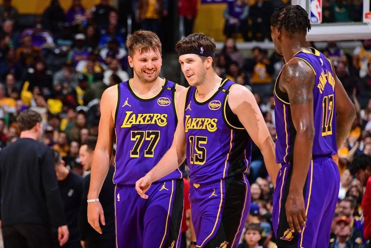 湖人128-110逆袭森林狼，里夫斯东契奇联手秀数据，詹姆斯暂时靠边站