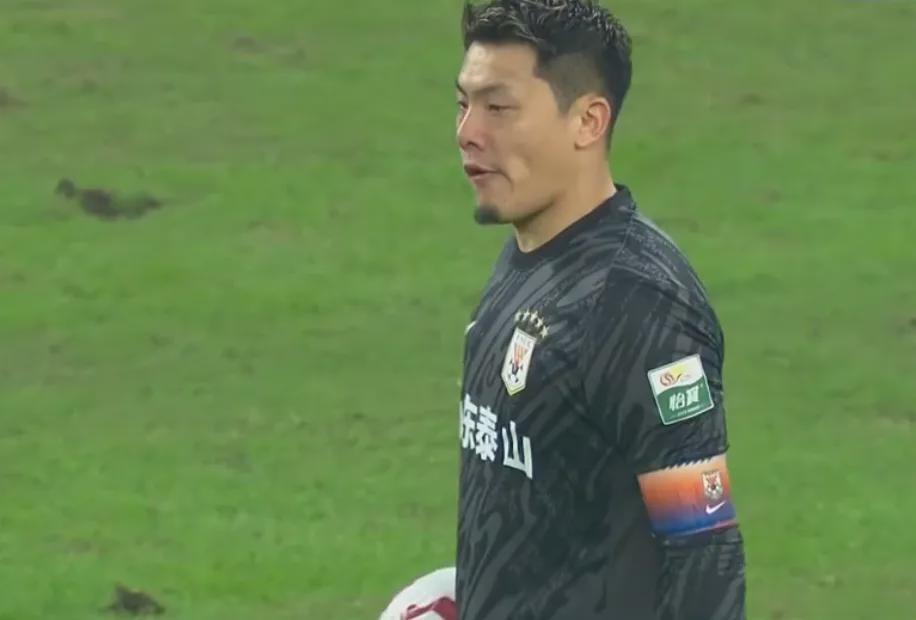 中超28轮山东三军齐发力！李霄鹏领青岛海牛4-2爆冷国安