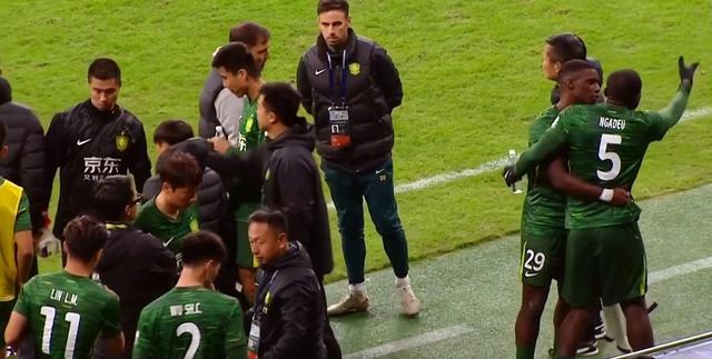中超第28轮：国安主场2-4海牛，萨里奇帽子戏法逆袭