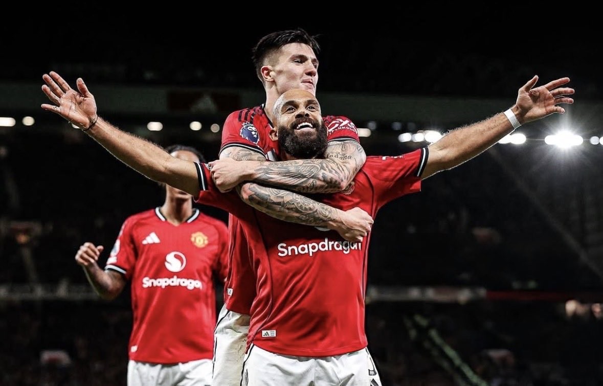 姆伯莫爆发引爆英超！曼联4-2逆转布莱顿，场均最佳新人已成定海神针