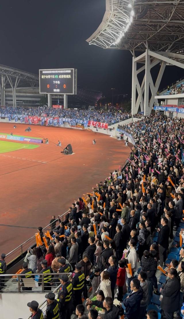 0:0！遂宁成都市对决，刘宇航红牌制造悬念，点球嘉年华被改判