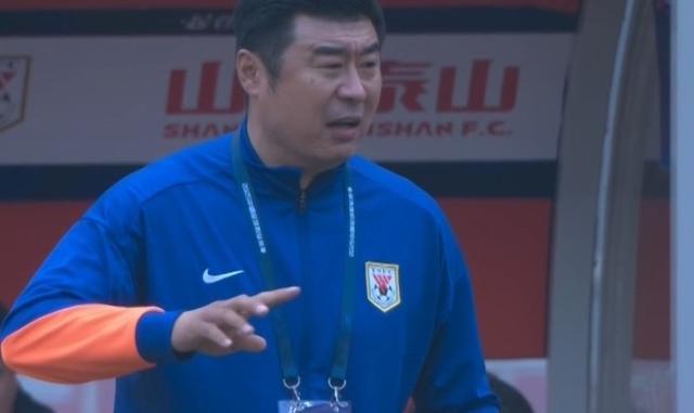 中超争冠焦点战：山东泰山3-1逆袭上海海港，韩鹏展现韧性与野心！