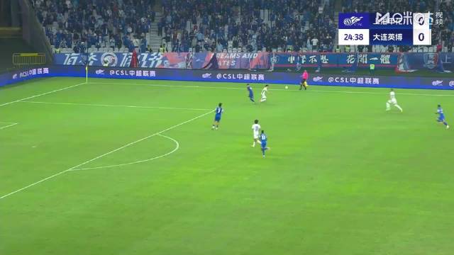 上海申花2-0完胜上海海港,英博赛场风云再起!路易斯表现抢眼