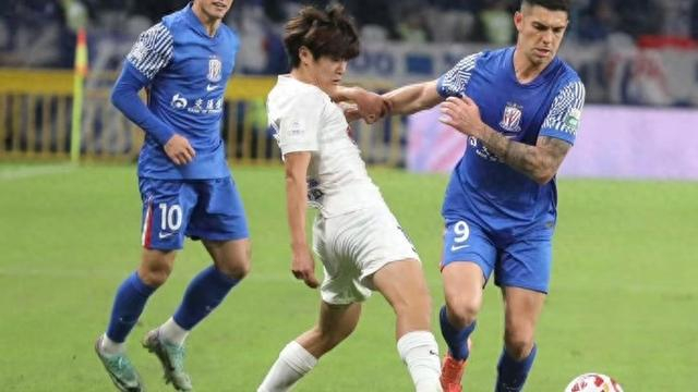 申花主场2比2被大连英博憾平，错失反超海港和蓉城关键战失利