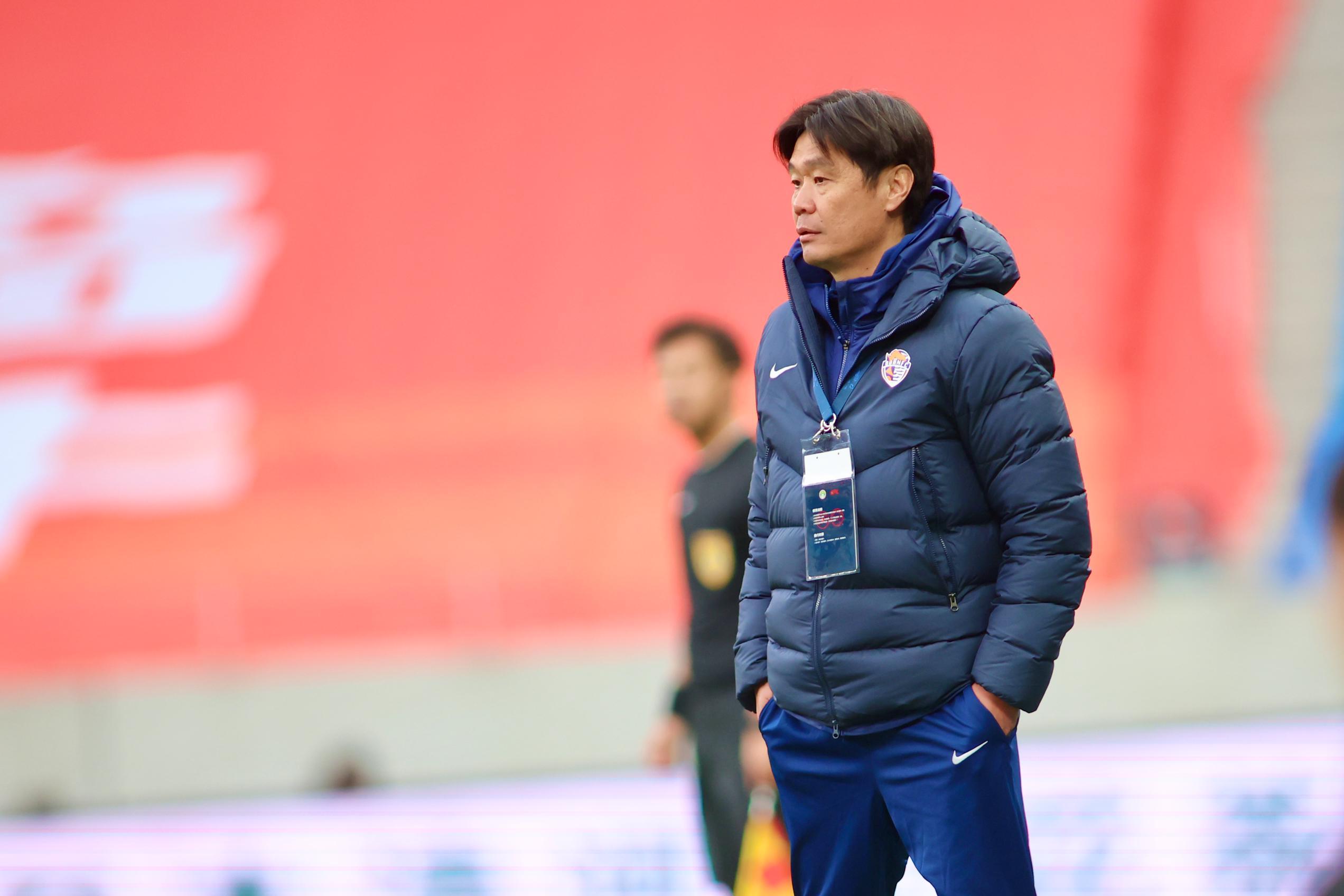 中超第28轮：青岛海牛4-2干翻国安，李霄鹏抓住亚冠疲惫大势斩获宝贵三分