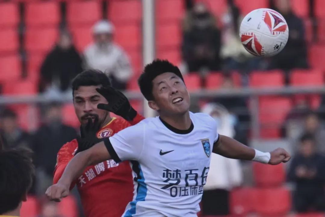 中甲联赛铁人队1:0击退南通支云，2913天后辽宁铁人队重返顶级联赛
