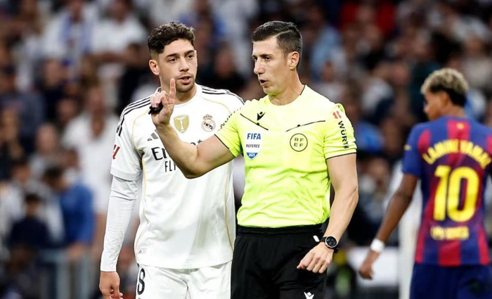 皇马电视台怒怼裁判！国家德比爆出5分钟越位争议，西甲公信力遭质疑