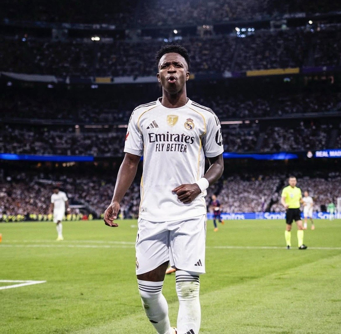 维尼修斯激烈庆祝！皇马2-1巴塞罗那，国家德比伯纳乌爆燃