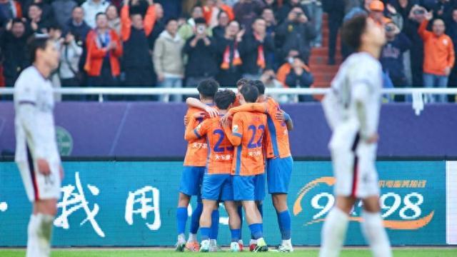 中超争冠最后两轮：海港失利仍顶峰，蓉城申花两大劲敌自断退路