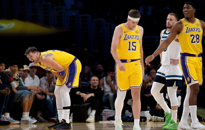 东契奇手指扭伤断航，湖人新赛季连续五场战力告急