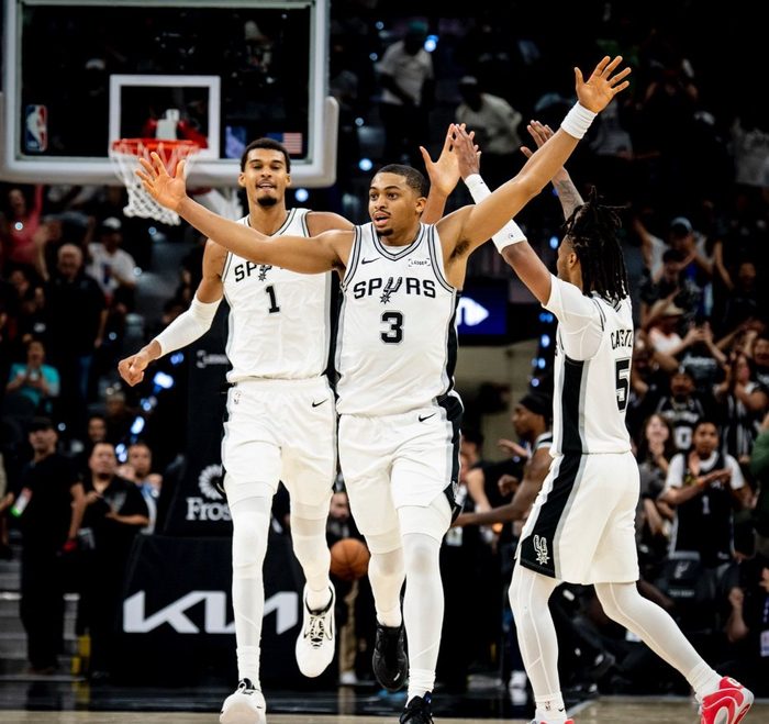 马刺3连胜狂飙！文班亚马场均33分霸榜，DPOY+MVP呼之欲出