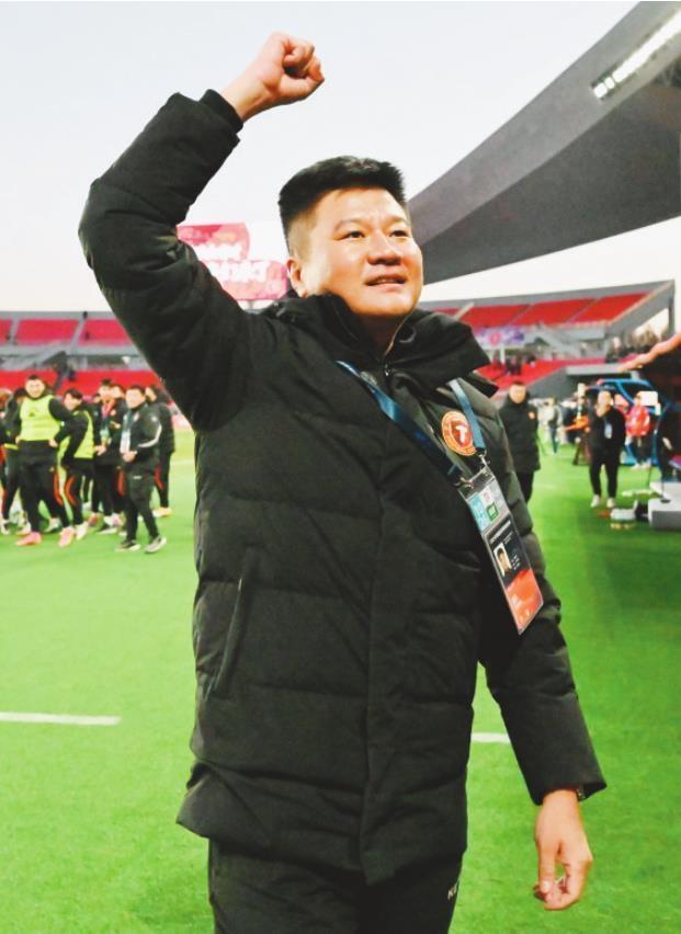 李金羽率辽宁铁人1比0锁定中甲冠军，辽宁省足球迎来久违荣耀