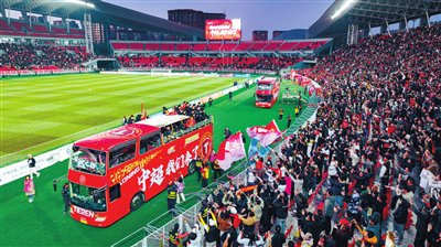 辽宁铁人斩南通支云1比0夺冠，2913天后中超回归激起万众欢呼