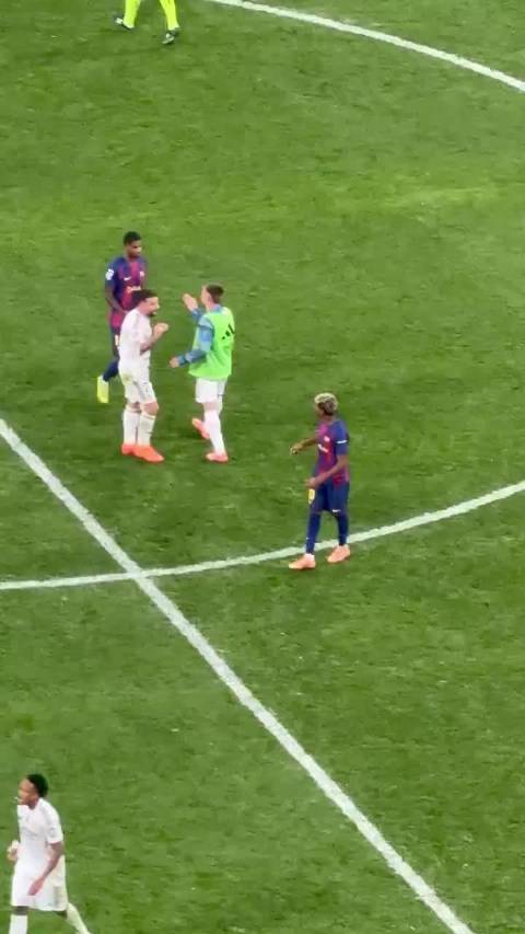 弗兰基·德容重现光芒难掩巴萨困境，皇马卡瓦哈尔再成英超劲旅眼中钉