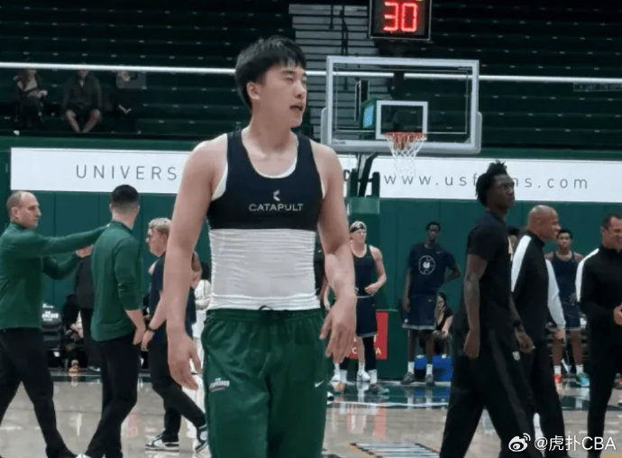 王俊杰NCAA季前赛爆发23分，旧金山大学虽负犹他州立，但他的地位炸了