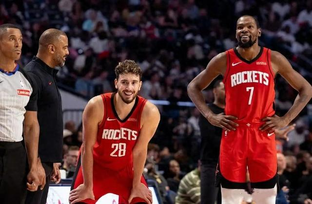 火箭申京疲劳现象明显，模仿掘金约基奇路数岌岌可危 NBA开局连败难掩战术隐患