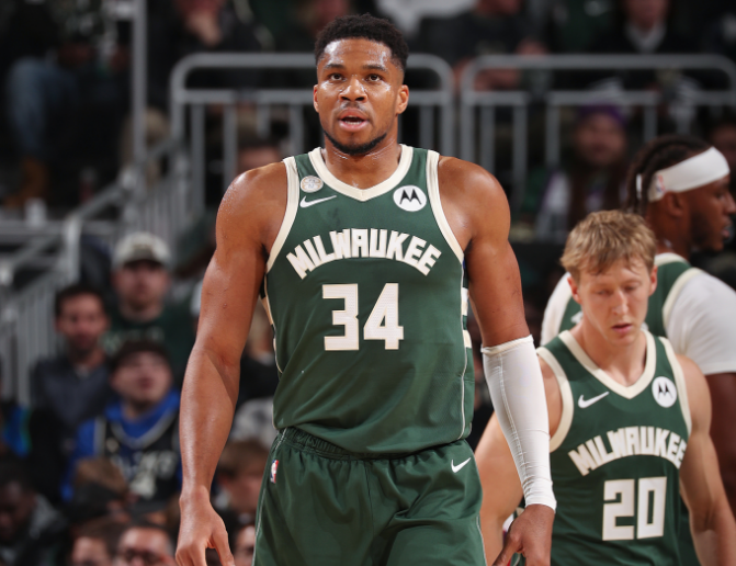 字母哥豪取40分仍难救雄鹿 113-118憾负骑士迎首败