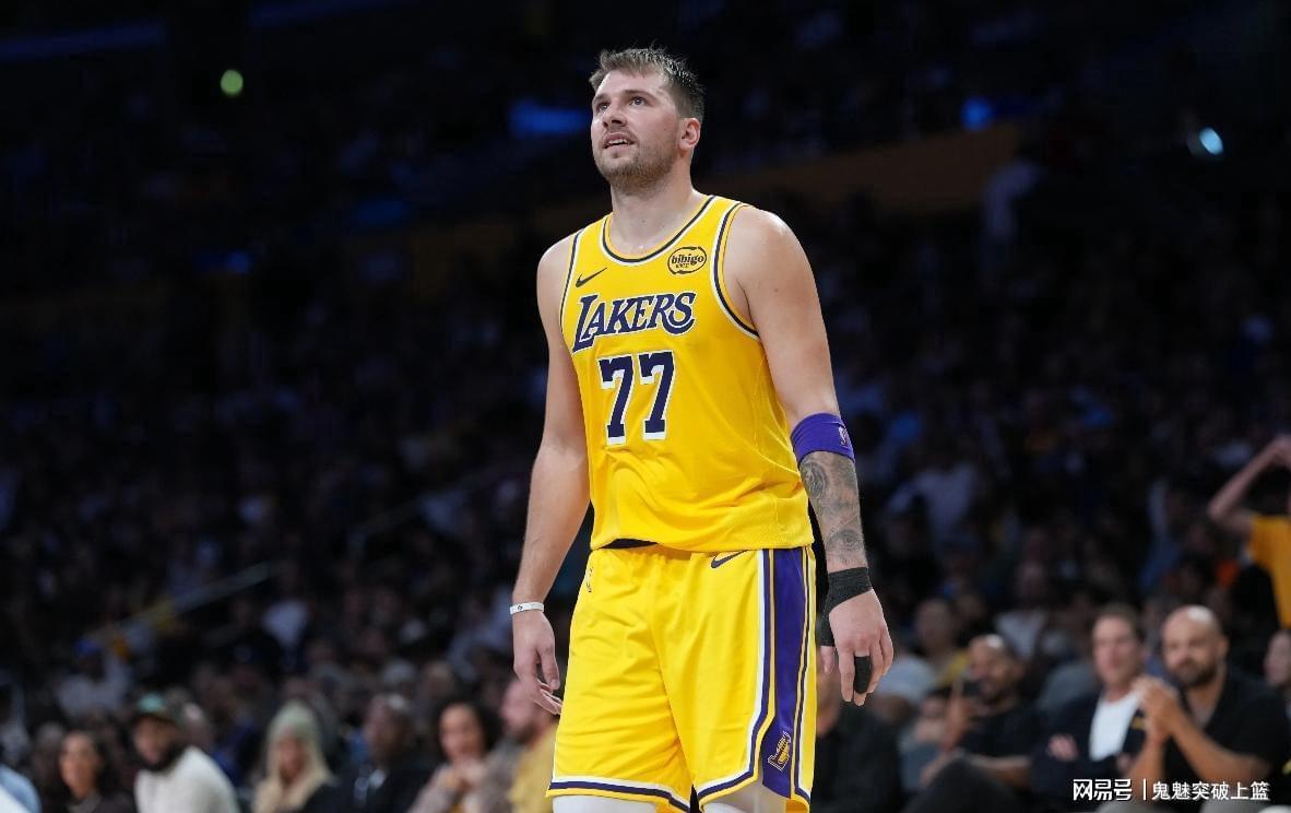 湖人新赛季受伤病重创，东契奇至少缺阵一周，詹姆斯复出成疑