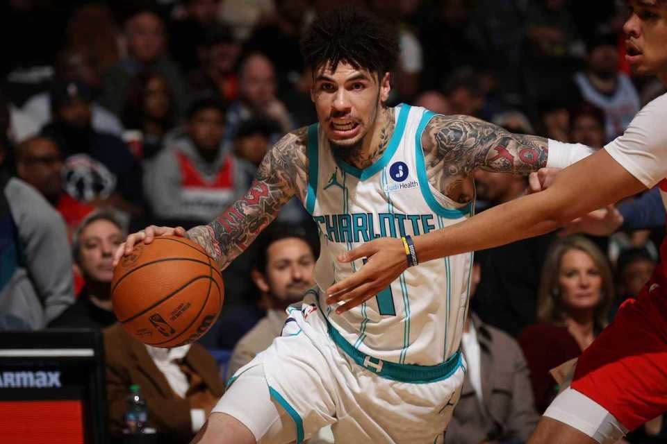 三球狂轰38分！黄蜂惊天逆转139-113大胜奇才