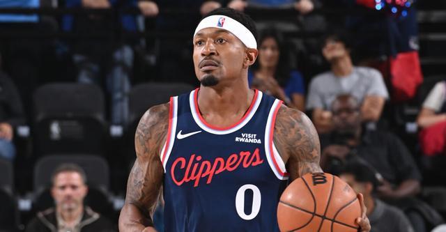 快船队布拉德利比尔背伤缺阵，泰伦-卢临阵换人对阵开拓者NBA大战