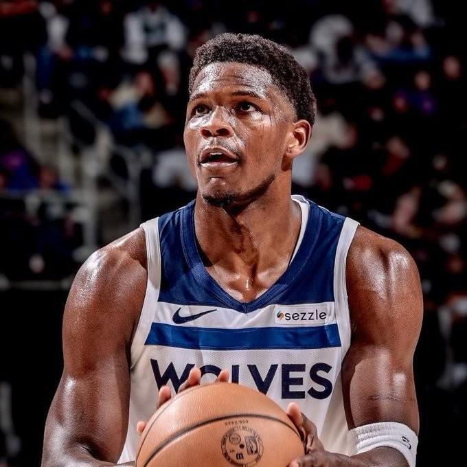 爱德华兹伤退森林狼苦战步行者，湖人冷静看戏新赛季让人心慌